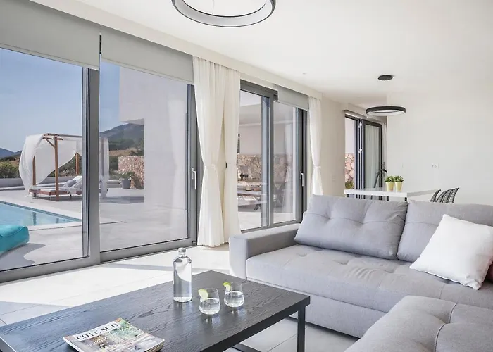 Oikos Boutique Residences Private Estate Πλατείες