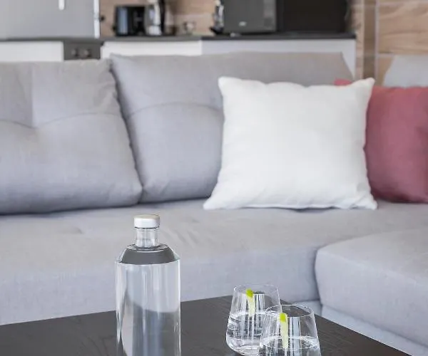 Oikos Boutique Residences Private Estate Πλατείες
