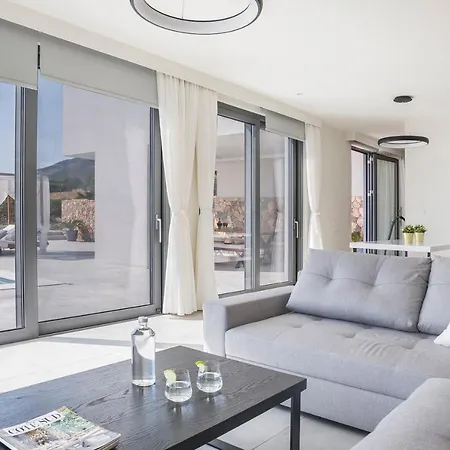 Oikos Boutique Residences Plateies