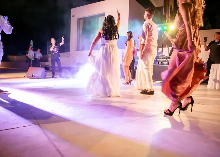 Oikos Boutique Residences Private Estate فيلة